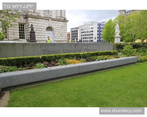 现代足球明星全景解析与成就回顾,探索他们的传奇故事与影响力 现代足球明星全景解析与成就回顾,探索他们的传奇故事与影响力