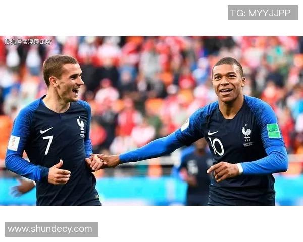 曾经法国足球明星的辉煌岁月与传奇故事回顾 曾经法国足球明星的辉煌岁月与传奇故事回顾