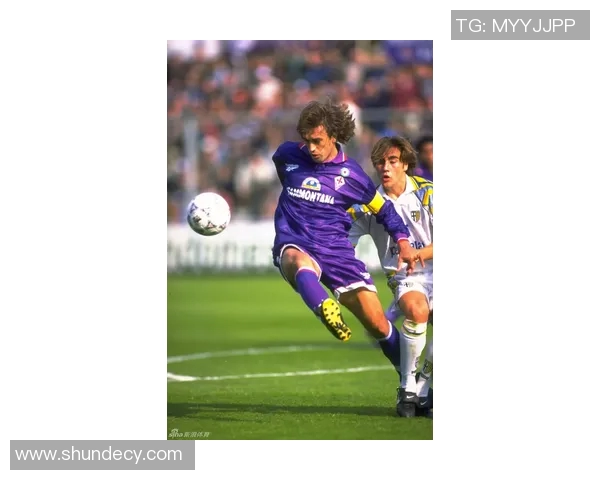 足球明星巴蒂亲临解说赛场分享独特视角与精彩瞬间