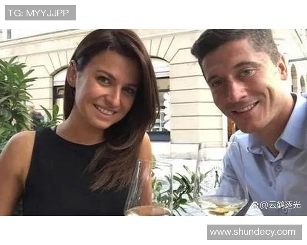 足球明星穆勒的女友是谁她的背景与生活揭秘