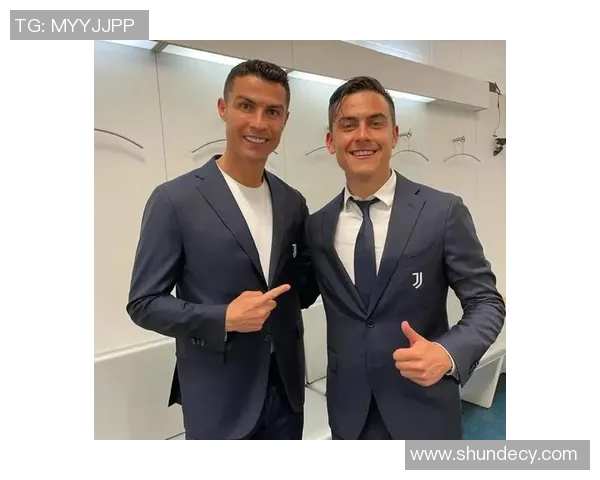 足球明星合照西装男士图