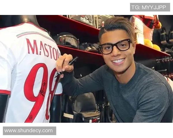 网红与足球明星的奇妙邂逅视频揭示了他们背后的故事与梦想