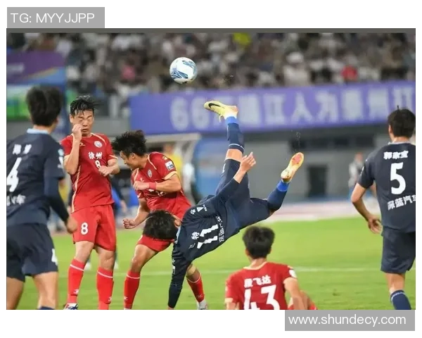 足球明星的魅力生活瞬间展现帅气风采与精彩人生 足球明星的魅力生活瞬间展现帅气风采与精彩人生