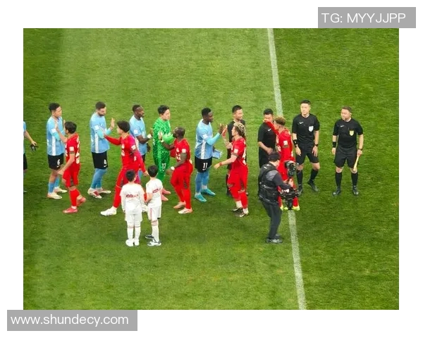 深入球场背后的故事高清足球明星独家采访视频揭秘