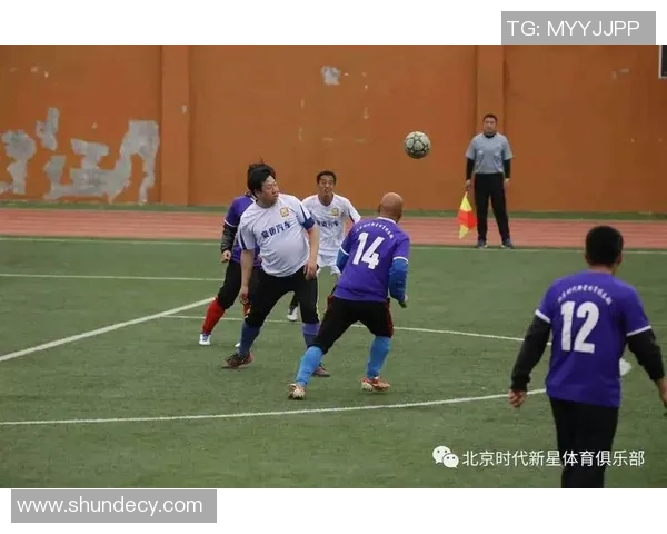 足球明星曾莅临杭州进行训练活动的精彩回顾与影响分析 足球明星曾莅临杭州进行训练活动的精彩回顾与影响分析